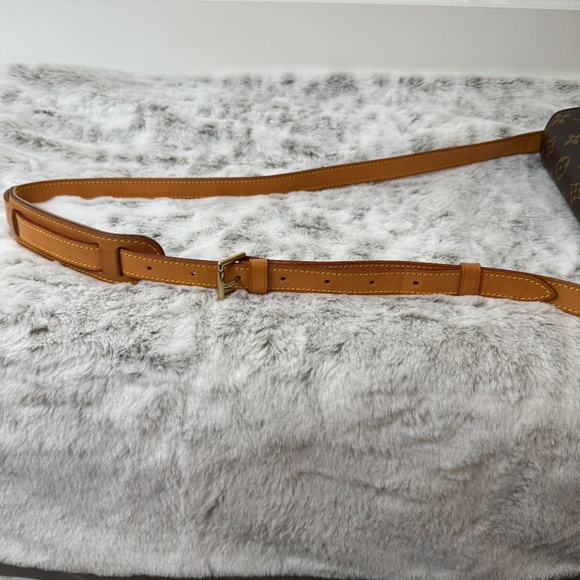 Louis Vuitton Saint Cloud GM Monogram. P0011 - Picture 16 of 17